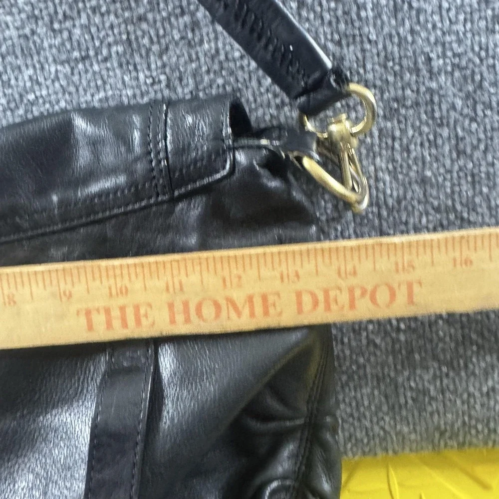 The Sak Shoulder Bag Womens Medium Black Leather Flap Pocket Gold Hardware Purse
